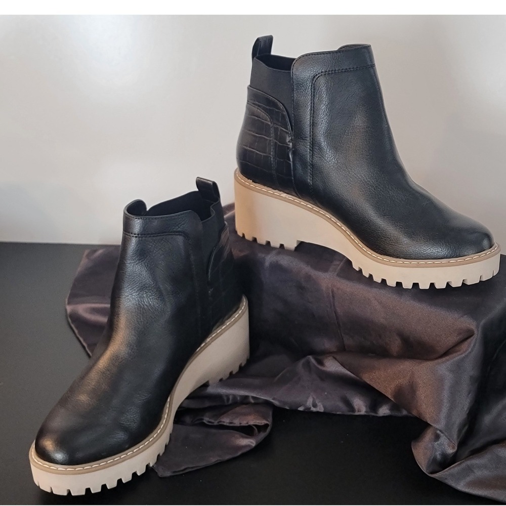 Dolce Vita Rielle Black Croc Embossed Platform Lug Sole Ankle Boots Womens 9.5